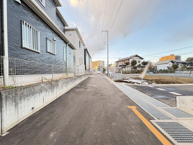 【前面道路含む現地写真】 | 朝霞市膝折町3丁目　新築一戸建住宅　全8棟　(志木本店) | 現地（2026年1月）撮影／現地ご見学いただけます。ぜひお問い合わせください。