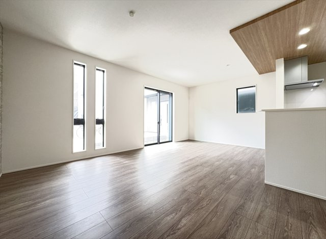 【居間・リビング】 | 朝霞市膝折町3丁目　新築一戸建住宅　全8棟　(志木本店) | 16帖の広々としたファミリー空間。