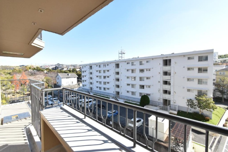 東急ドエル名谷つつじが丘ビレッジ1番館のバルコニー