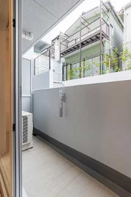 アジールコート三宿テラス　礼金0　ペット相談　新築のバルコニー