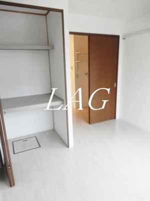 【居間・リビング】 | グレイスコート | 洋室のお部屋です。