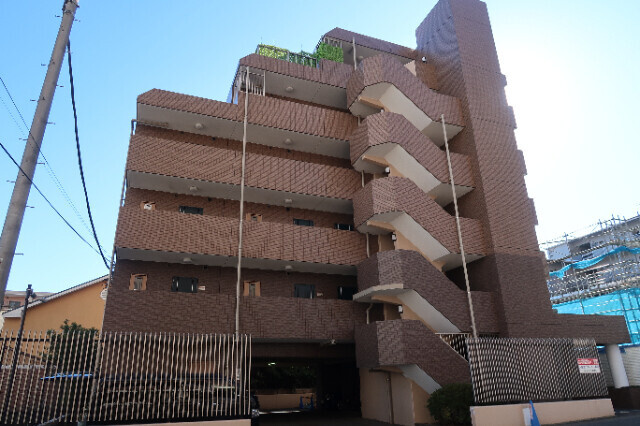 プルーシオス朝霞台の外観