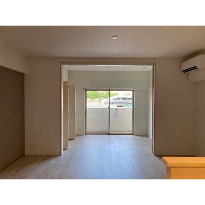 【居間・リビング】 | MQuarto新座 | こちらのリビングで趣味の時間をお楽しみください