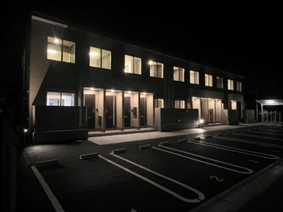 【外観】 | エスペランサ | 外観写真（夜）