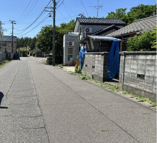 新潟市中央区海辺町一番町の前面道路含む現地写真