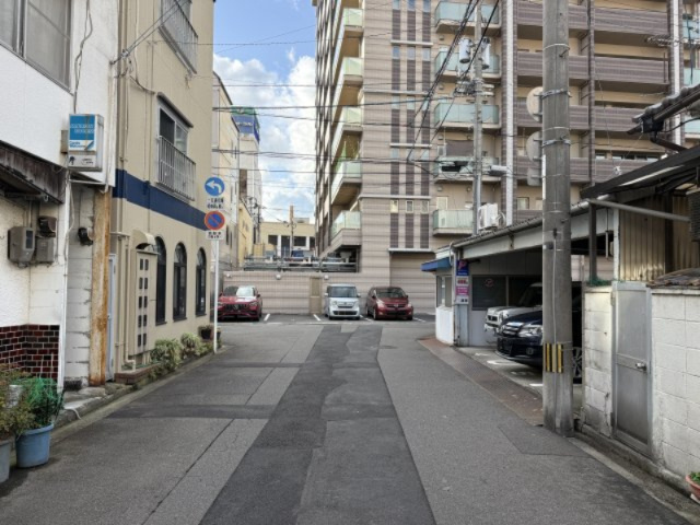 千舟町2丁目　土地の周辺|対象不動産前面道路西向きに撮影