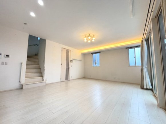 ゆったり過ごせるリビングです★