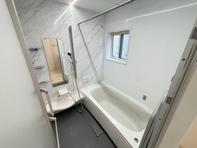 落ち着いた空間のお風呂です★