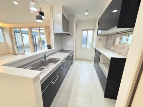 収納豊富なキッチンです★