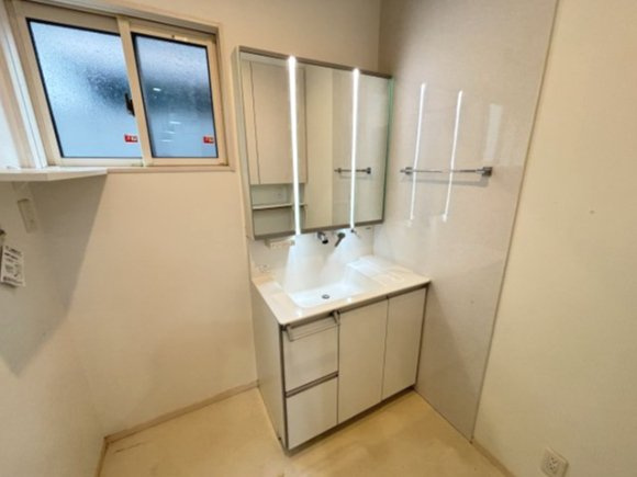 使いやすい独立洗面台です★