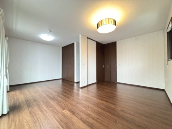 12.8帖の広々した寝室です★