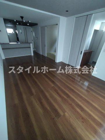 豊川市蔵子六丁目貸家の居間・リビング