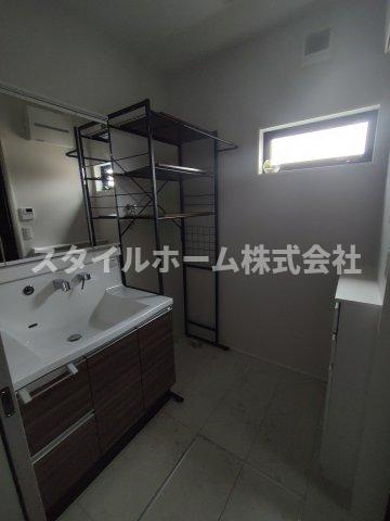 豊川市蔵子六丁目貸家の独立洗面台