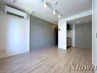 【居間・リビング】 | quador車道 | こちらのリビングで趣味の時間をお楽しみください