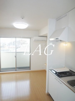 【居間・リビング】 | アストル領家 | 洋室のお部屋です。