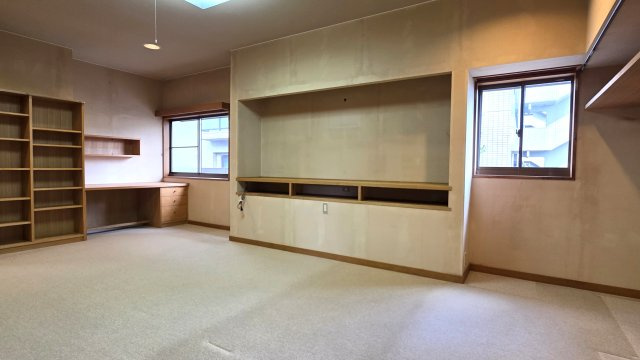 新潟市中央区新和2丁目の洋室