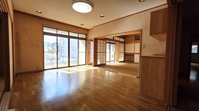 新潟市中央区新和2丁目の洋室