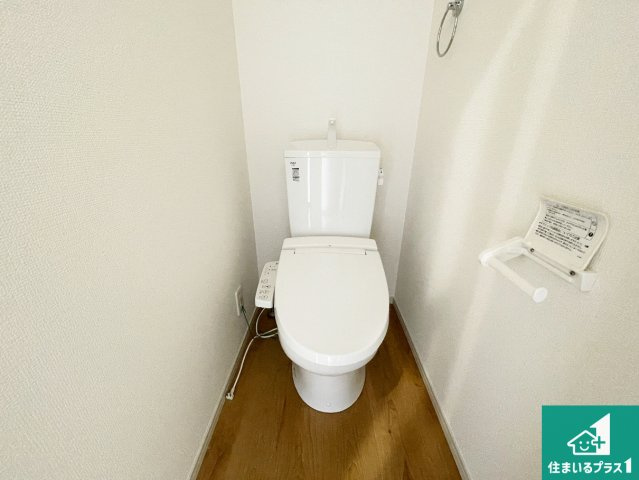 18(土)19(日)現地説明会　大津市鶴の里　全2邸のトイレ|1・2階の2ヶ所にあるので、朝の忙しい時間の順番待ちもなく、深夜の利用にも大変便利です。