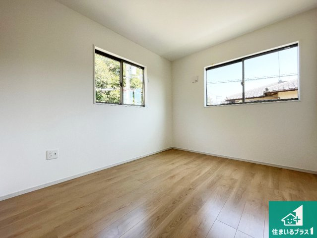 18(土)19(日)現地説明会　大津市鶴の里　全2邸の洋室|シンプルな洋室は、自分好みのインテリアが楽しめます♪ご家族とインテリアや家具を選びに行くのは新築購入時の醍醐味の一つです。ぜひお楽しみください♪