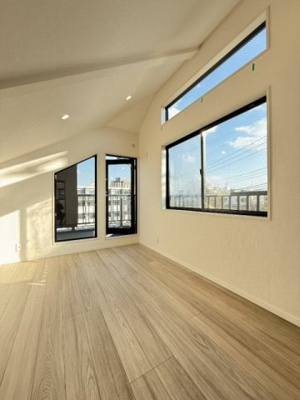 【洋室】 | 練馬区春日町一丁目戸建 | 落ち着いた色調の洋室です