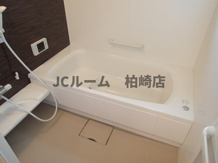柏崎市田中のアパートの浴室