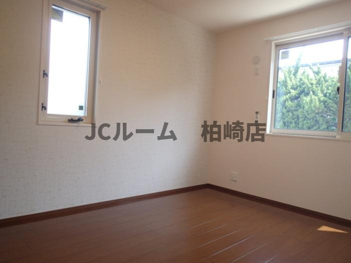 柏崎市田中のアパートの居間・リビング
