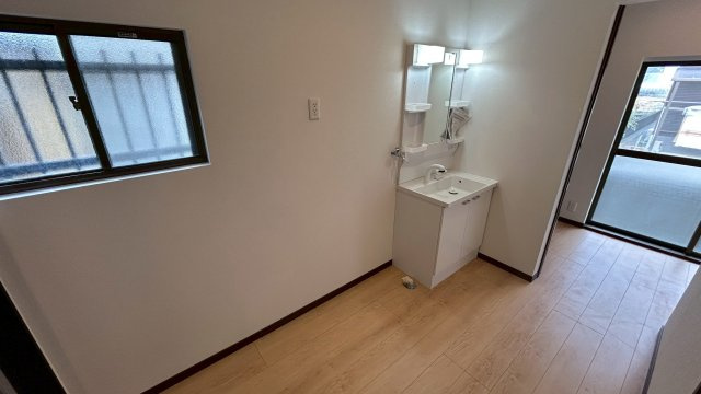 広川町一篠中古住宅の独立洗面台