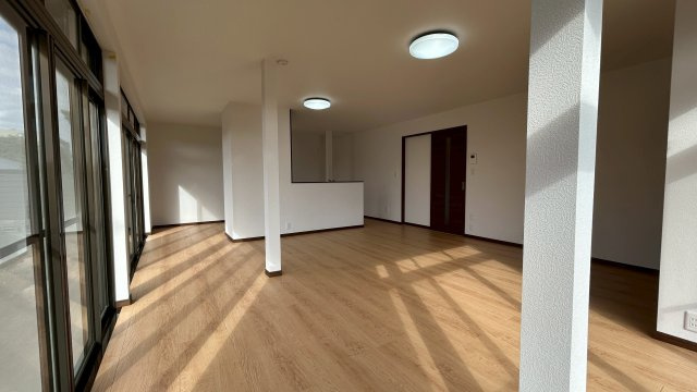 広川町一篠中古住宅の居間・リビング