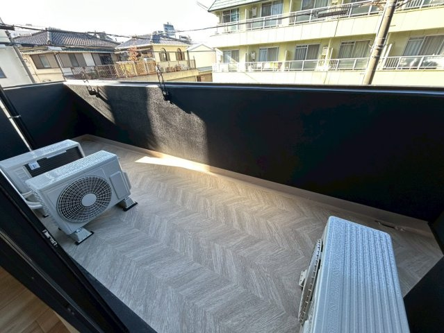 Alivis野田阪神のバルコニー