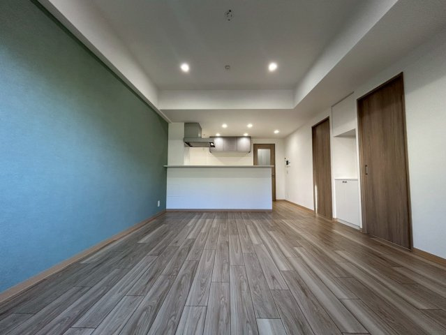 Alivis野田阪神の居間・リビング