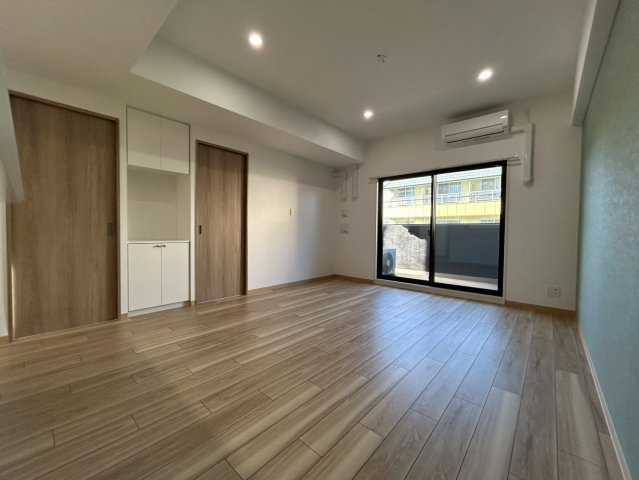 Alivis野田阪神の居間・リビング