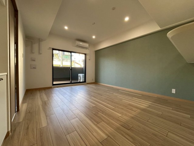 Alivis野田阪神の居間・リビング