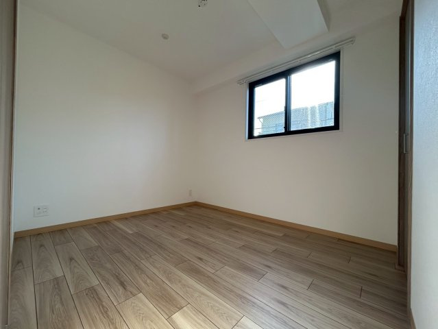 Alivis野田阪神の洋室