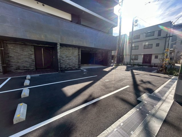 Alivis野田阪神の駐車場