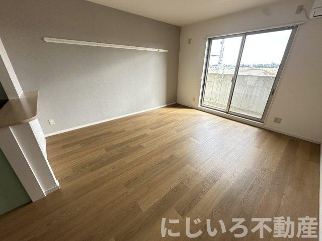 プレジデント那賀川の居間・リビング