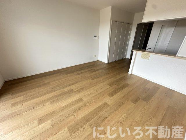 プレジデント那賀川の居間・リビング