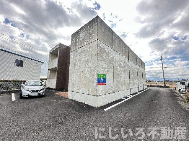 プレジデント那賀川の駐車場