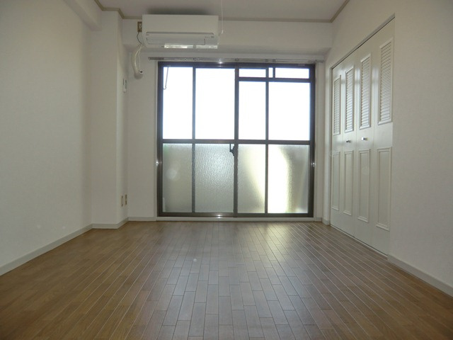 ノルデンハイム新北野の洋室