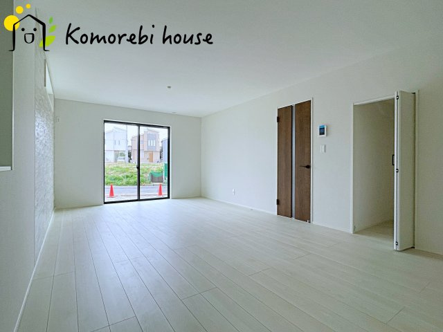 さいたま市見沼区島町　4期　新築一戸建て　グラファーレ　02の居間・リビング|3/19撮影済み