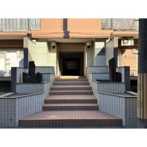 パレス西春のエントランス