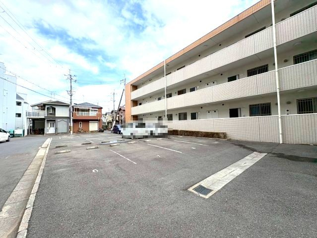 メルヴェーユ藤井寺の駐車場