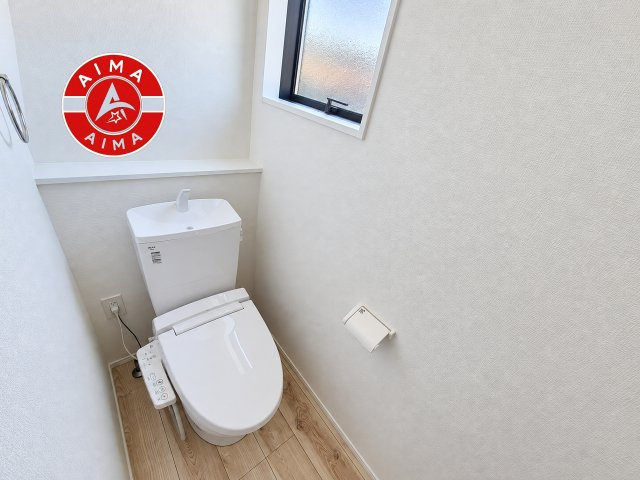 糟屋郡新宮町大字湊第4-2棟（1号棟）のトイレ|温水洗浄便座を完備しております。2ヶ所にトイレがあるのは朝の慌ただしい時間も安心です。