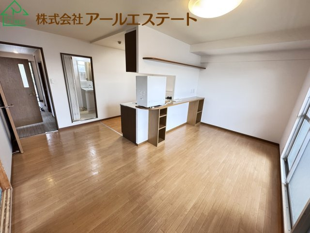 ネオハイツ花の北　JR播但線「野里駅」徒歩9分の居間・リビング