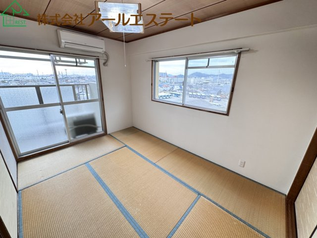 ネオハイツ花の北　JR播但線「野里駅」徒歩9分の和室