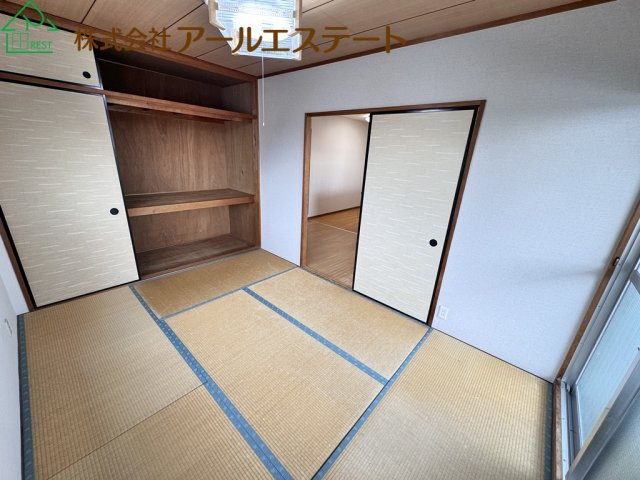 ネオハイツ花の北　JR播但線「野里駅」徒歩9分の和室