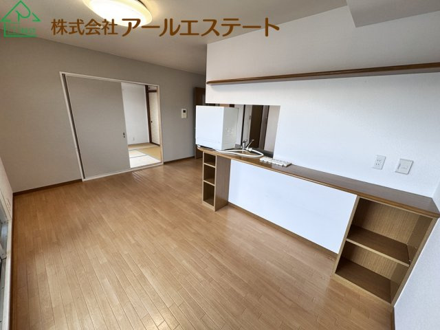 ネオハイツ花の北　JR播但線「野里駅」徒歩9分の居間・リビング