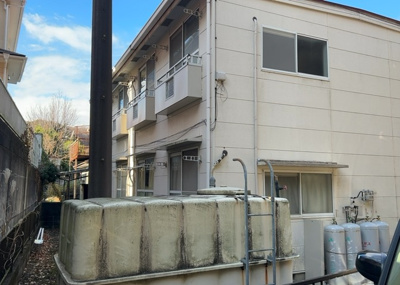 【外観】 | 愛名グリーンハイツ | 土地の面積＝住宅面積ではありません。建ぺい率の問題などで、土地のある場所によって住宅を建てられる面積は限られています。高さもしかり、「土地」という言葉の中には、建築条件も含まれると考えておきましょう。