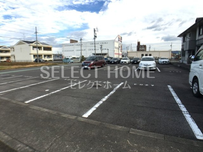 【駐車場】 | ハイカムールはなべＢ | 駐車場です