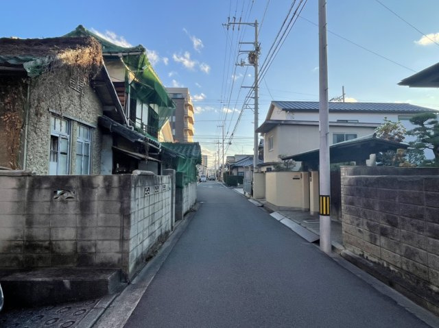 南町一丁目土地の前面道路含む現地写真|対象不動産を北側から撮影した写真です。