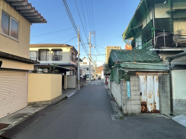 南町一丁目土地の前面道路含む現地写真|対象不動産を南側から撮影した写真です。